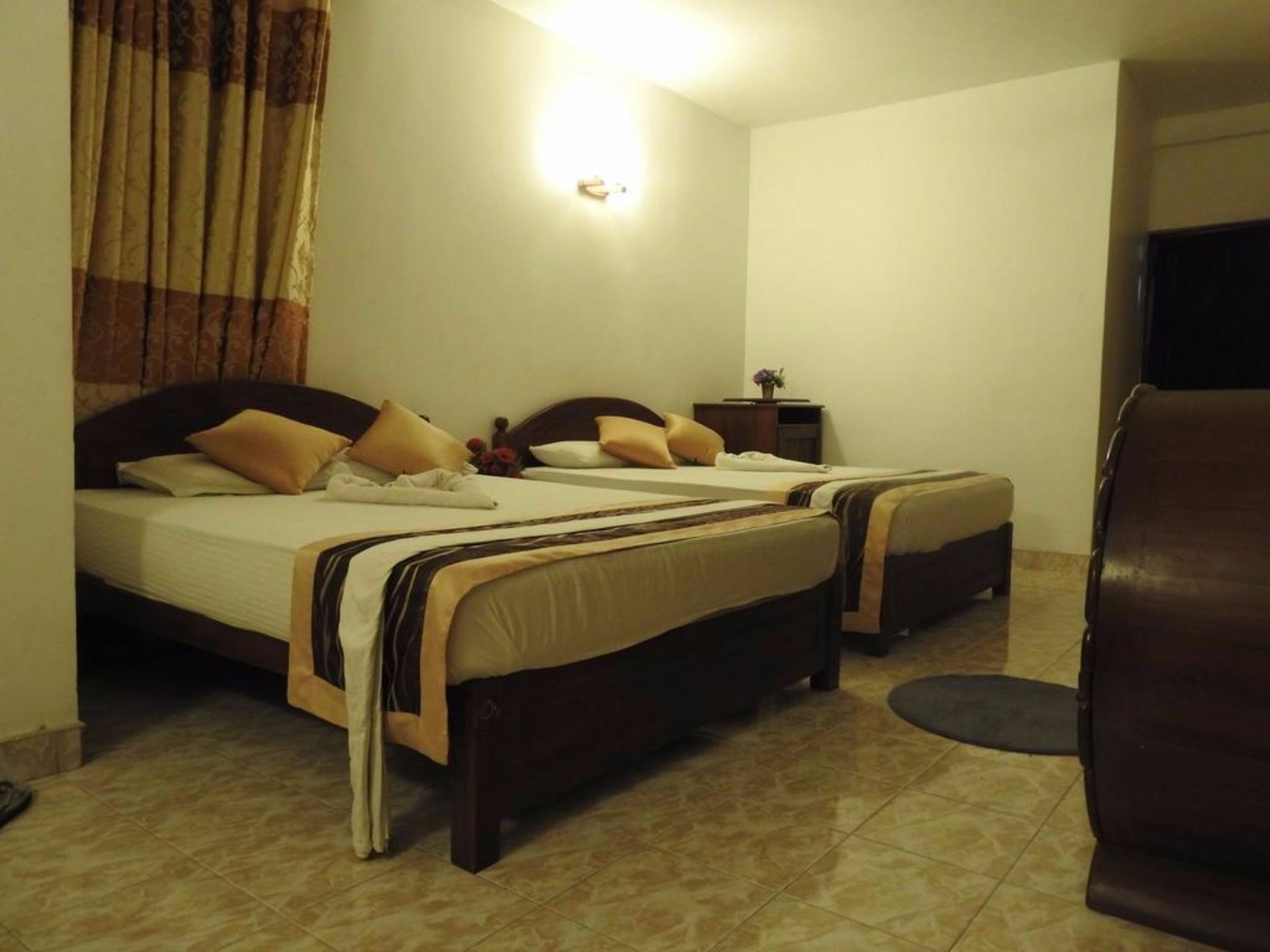 Oak Wood Inn Kandy Dış mekan fotoğraf