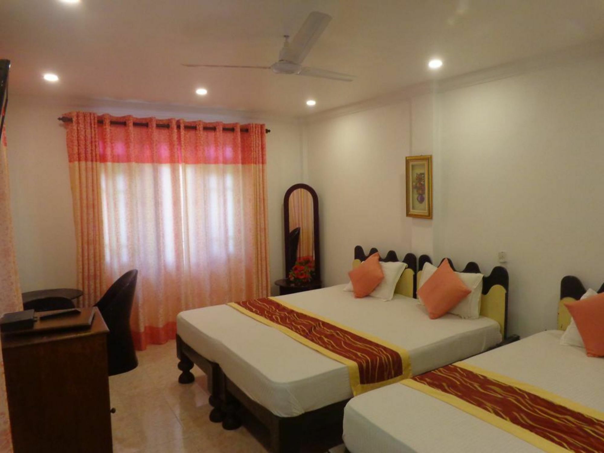 Oak Wood Inn Kandy Dış mekan fotoğraf